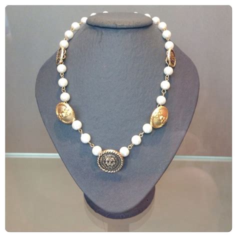 collane con bottoni vintage chanel